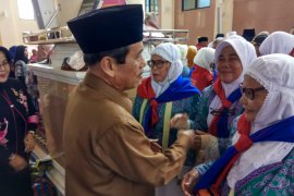 Bupati Sijunjung lepas 171 calon jamaah haji