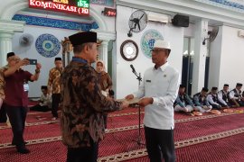 Pemprov Sultra serahkan JCH kloter-23 ke Embarkasi Makassar