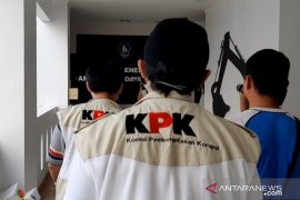KPK lanjutkan penggeledahan di Dinas ESDM dan DLHK Kepri