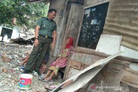 TNI bantu pembangunan rumah keluarga miskin