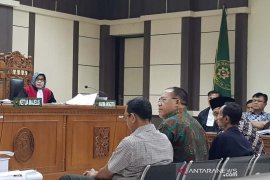 Menantu bupati non aktif jadi saksi sidang suap hakim
