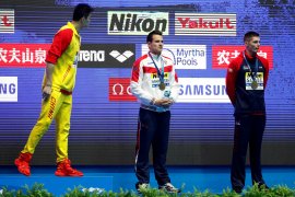 Duncan Scott tolak berjabat tangan dengan Sun Yang di atas podium