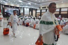 Rombongan perdana calon haji Sultra diberangkatkan ke Jeddah