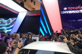 Menkeu Sri Mulyani coba Toyota Prius PHV di GIIAS 2019