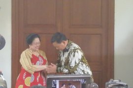 Prabowo disuguhkan menu nasi goreng  oleh Megawati