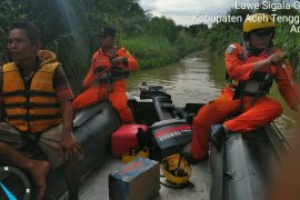 Tim SAR Kutacane cari seorang anak diduga jatuh ke  sungai