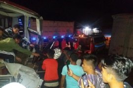 Dua penumpang tewas akibat kecelakaan bus bertabrakan dengan truk tronton di Dharmasraya