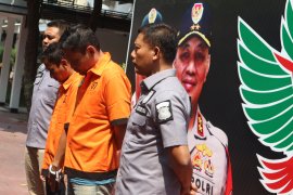 Pemasok narkotika sabu pada Nunung bertransaksi melalui ponsel