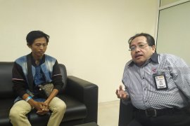 Bayi yang lahir dengan usus di luar perut butuh uluran tangan