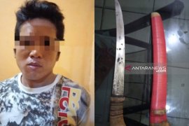 Warga Awang ditangkap polisi karena membawa senjata tajam