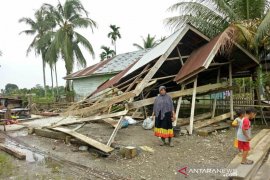 Sebuah rumah di Aceh Utara roboh dihantam angin kencang