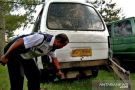 Mobil dinas dijadikan angkutan umum