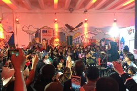 Jangan panggil kami tante dan om, pinta Tantri Kotak