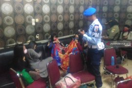 Sepuluh aparat negara terjaring razia di tempat hiburan  malam