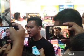 Gibran apresiasi disebut terpopuler dalam survei bursa Pilwakot Surakarta