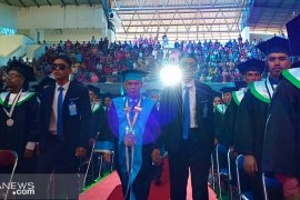 Wisuda IKIP Budi Utomo Malang bertabur hadiah