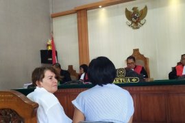 Desainer Australia divonis satu tahun penjara