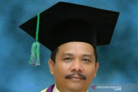 Novel berbahasa Minangkabau ditulis guru besar UNP