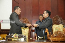 DPRD Gianyar tetapkan dua Ranperda menjadi Perda