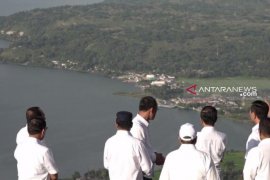 Presiden Jokowi ancam cabut izin perusahaan yang cemari Danau Toba
