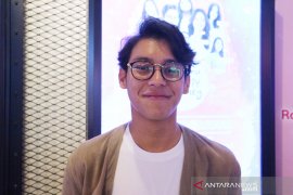 Cara musikus  Ardhito Pramono jaga pertemanan saat pandemi