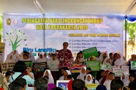 Yogyakarta mendeklarasikan gerakan 200 bank sampah sekolah