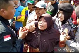 Eksekusi rumah di Kediri dapat perlawanan dari pemiliknya