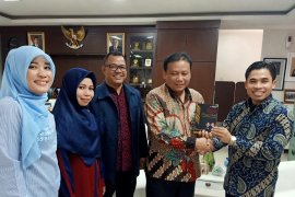 Bawaslu Tanjungpinang ciptakan buku berisi pantun pemilu