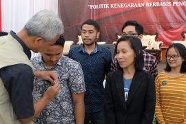Ganjar Pranowo lantik agen antikorupsi dari kalangan anak muda