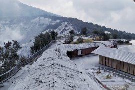 Saat ini Gunung Tangkuban Parahu jadi level dua (waspada)