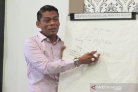 Parlementaria - DPRA minta polemik program aspirasi dewan diselesaikan