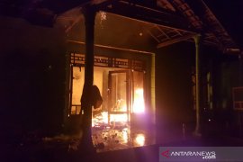 Polisi olah TKP kebakaran tewaskan satu orang