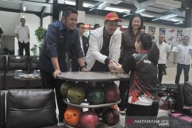 MENPORA TINJAU KESIAPAN  KEJUARAAN DUNIA BOWLING DI PALEMBANG Page 1 Small