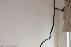 DLH Surabaya cek ratusan rumah retak terdampak proyek apartemen