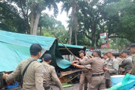 Meski sudah memelas, "Warkop Elisabeth" di Medan tetap digusur