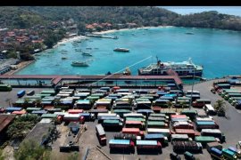 Antrean penyeberangan Padangbai