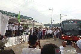 Alunan azan dan linangan air mata iringi keberangkatan calon jamaah haji Labura