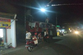 Gempa 7,4 SR buat warga Sukabumi berhamburan  keluar rumah