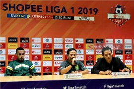 Djanur ingatkan pemain Persebaya tak berlebihan merayakan kemenangan