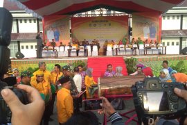 Tim PKK Kabupaten Sanggau berangkat ke Sambas