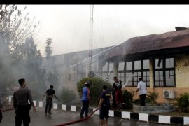 Polda NTT terbakar