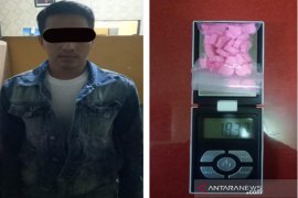 Edarkan ekstasi, sopir taksi "Daring" diringkus petugas