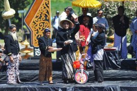 Ritual potong rambut gimbal