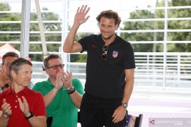 Diego Forlan umumkan  gantung sepatu