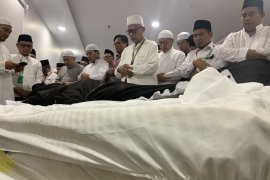 Kadaker Mekkah klarifikasi siapa pemimpin doa untuk Mbah Moen