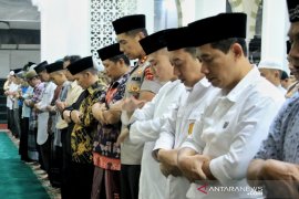 Polda Jabar gelar shalat gaib untuk Mbah Moen dihadiri Pangdam Siliwangi