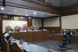 Kepala Kemenag Gresik divonis 1,5 tahun penjara