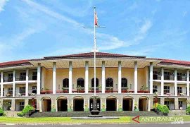 Pengamat: berdayakan putra bangsa dari pada datangkan rektor asing