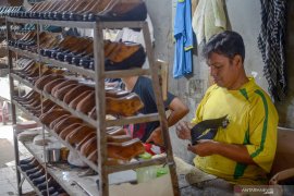 Kontribusi industri tekstil dan alas kaki capai 10 persen dari  ekspor