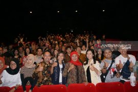 Khofifah ingin sineas Livi Zheng angkat budaya Jatim (Video)